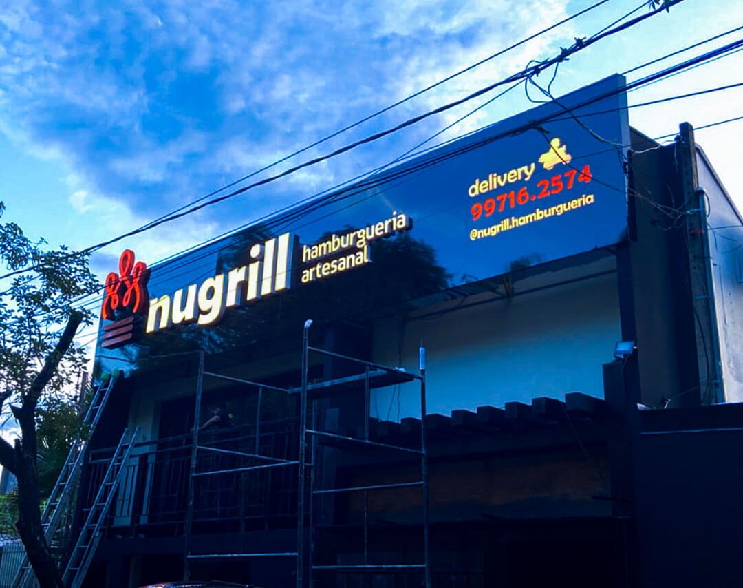 Fachada em ACM com Iluminação — Pet Shop Ríssoli