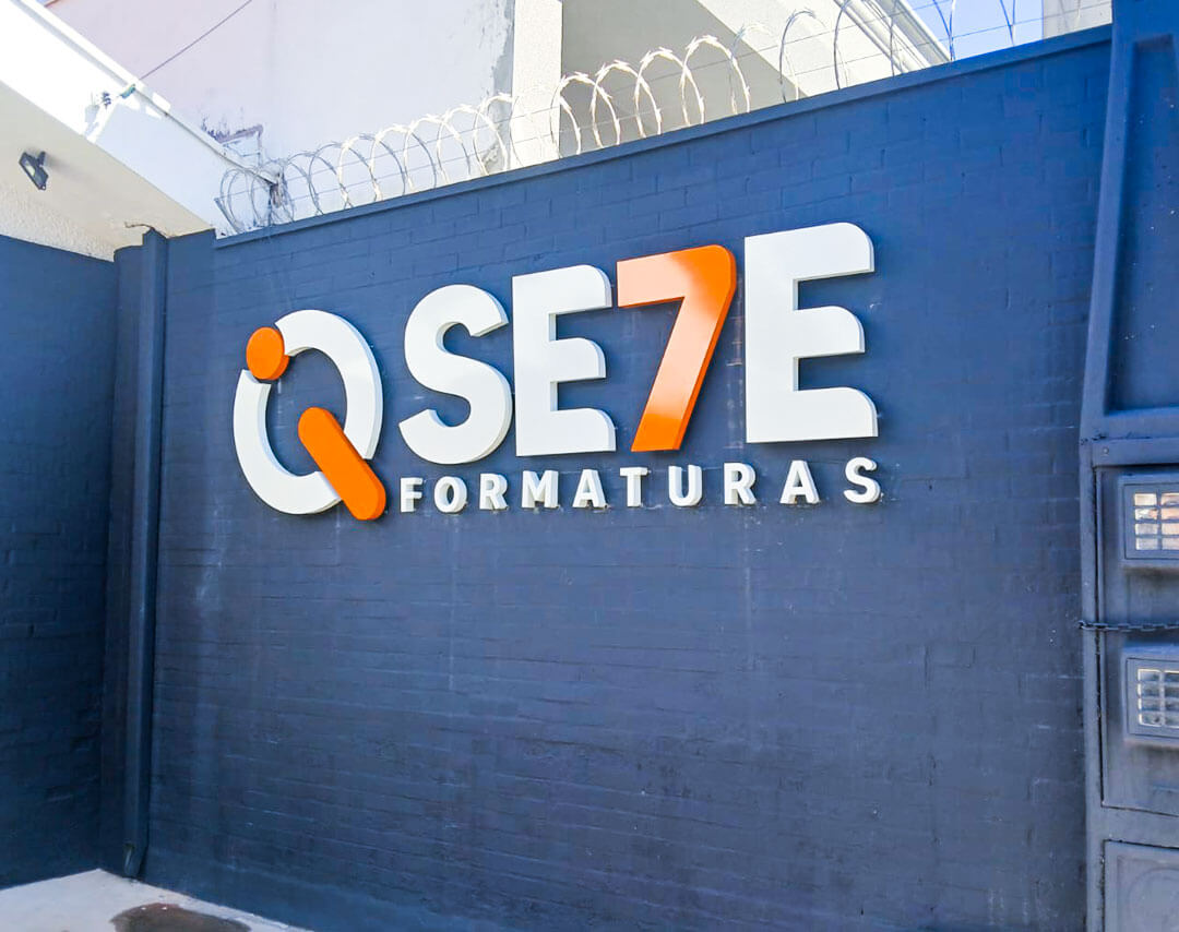 Letra Caixa Retro Iluminada — Q Sete Formaturas