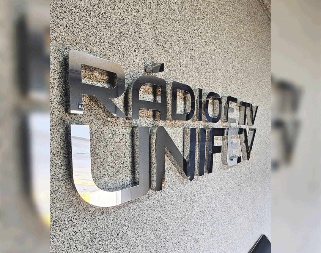 Logo em Inox — Rádio e TV Unifev