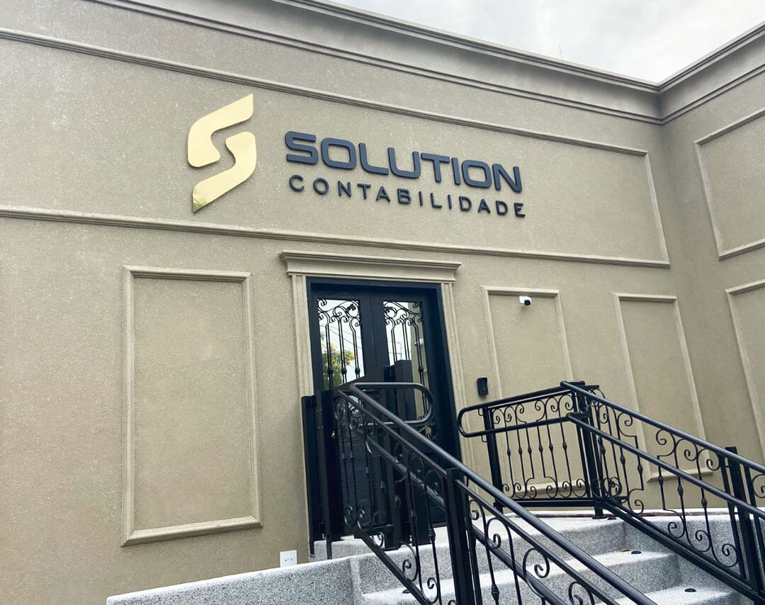 fachada externa em PVC — Solution Contabilidade